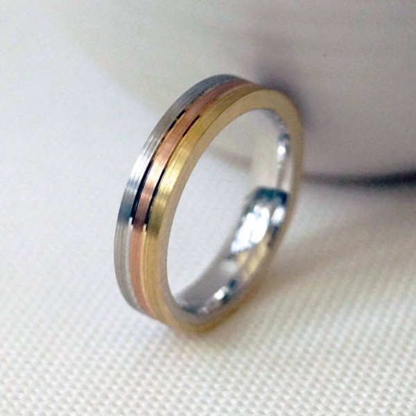 18ct Gold Striped Wedding Ring - Handcrafted & Custom-Made